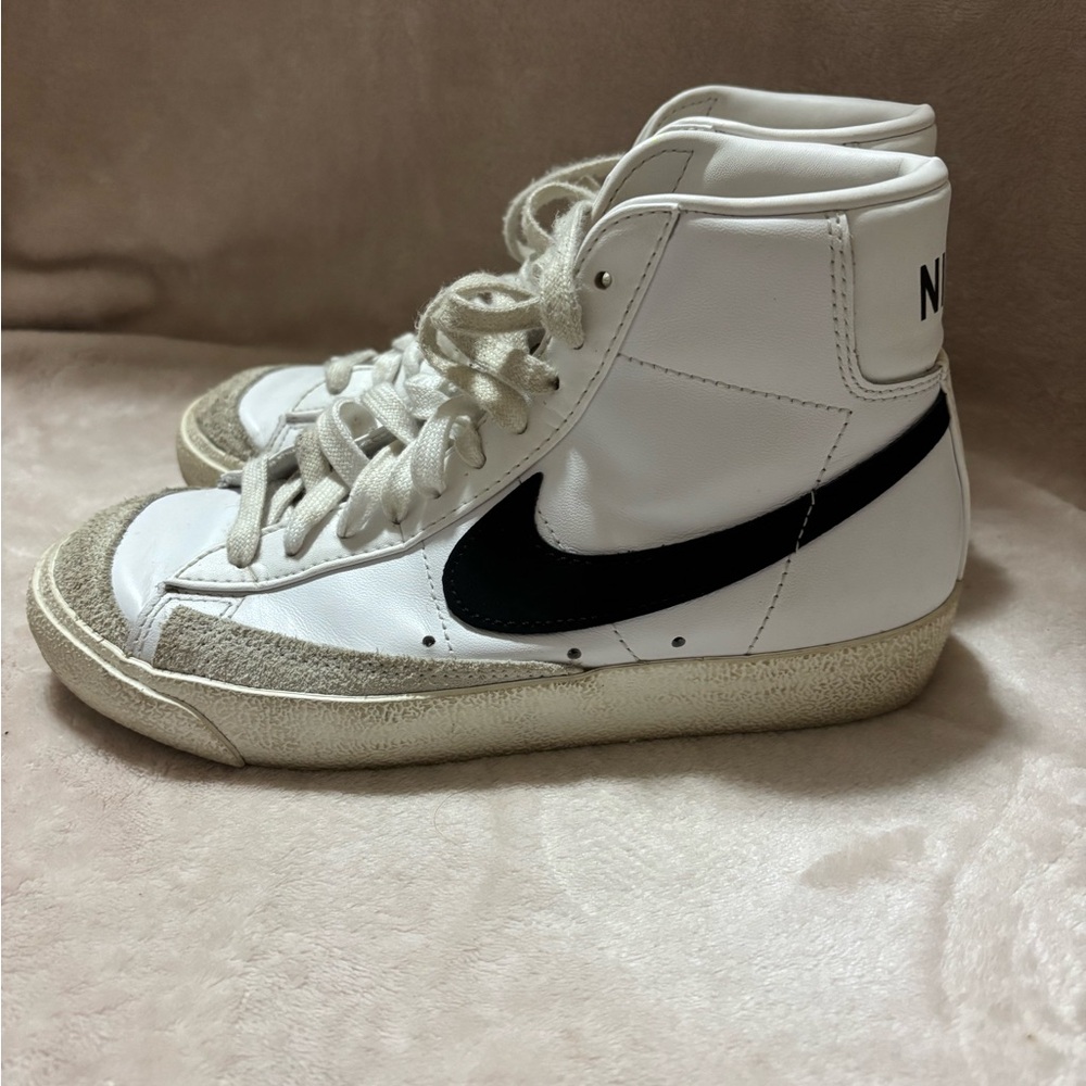 Nike White and Black High-Tops